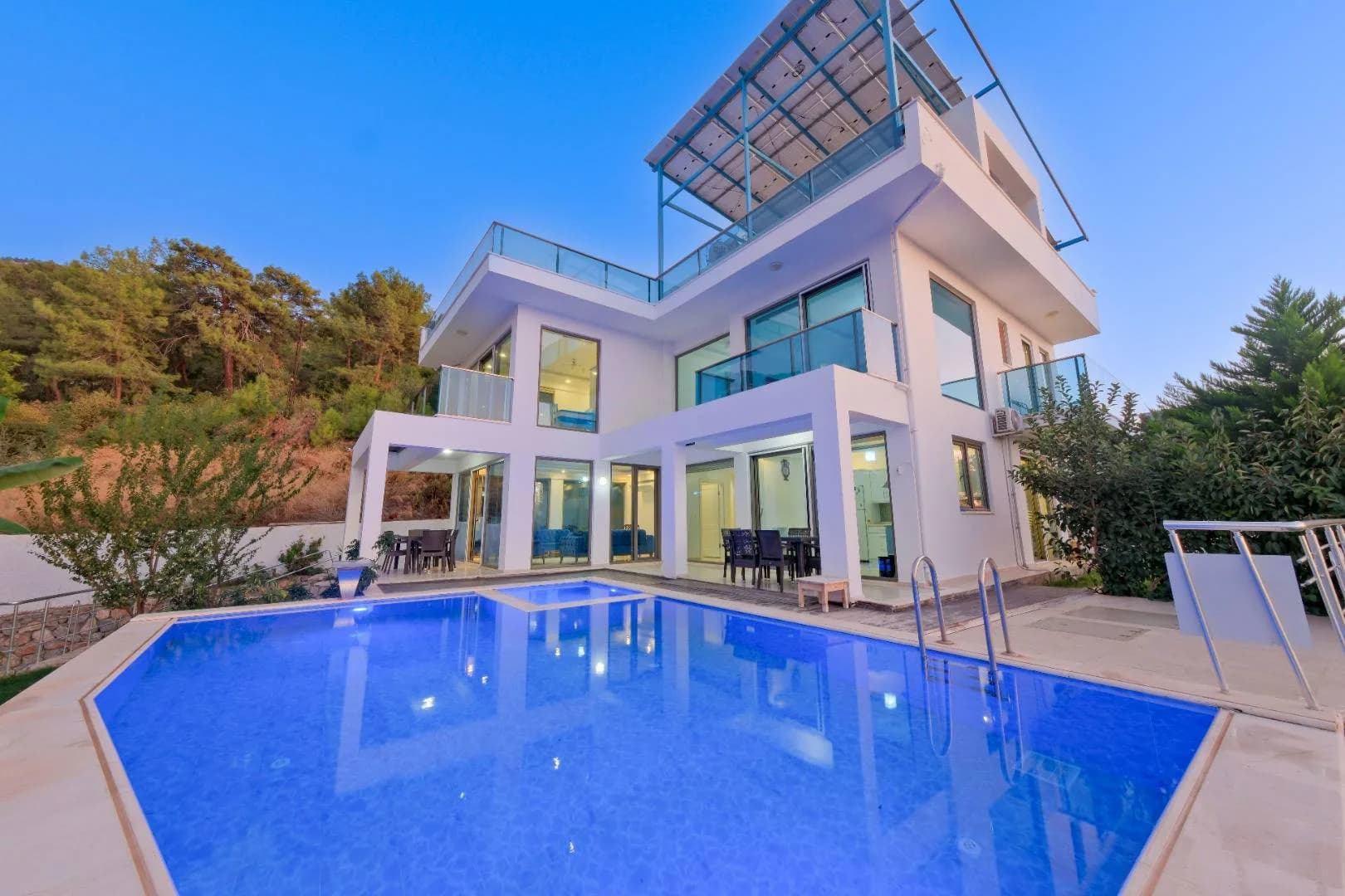 Fethiye Faralya'da Enfes Deniz Manzaralı, Özel Havuzlu, Kiralık Lüks Villa görsel 1