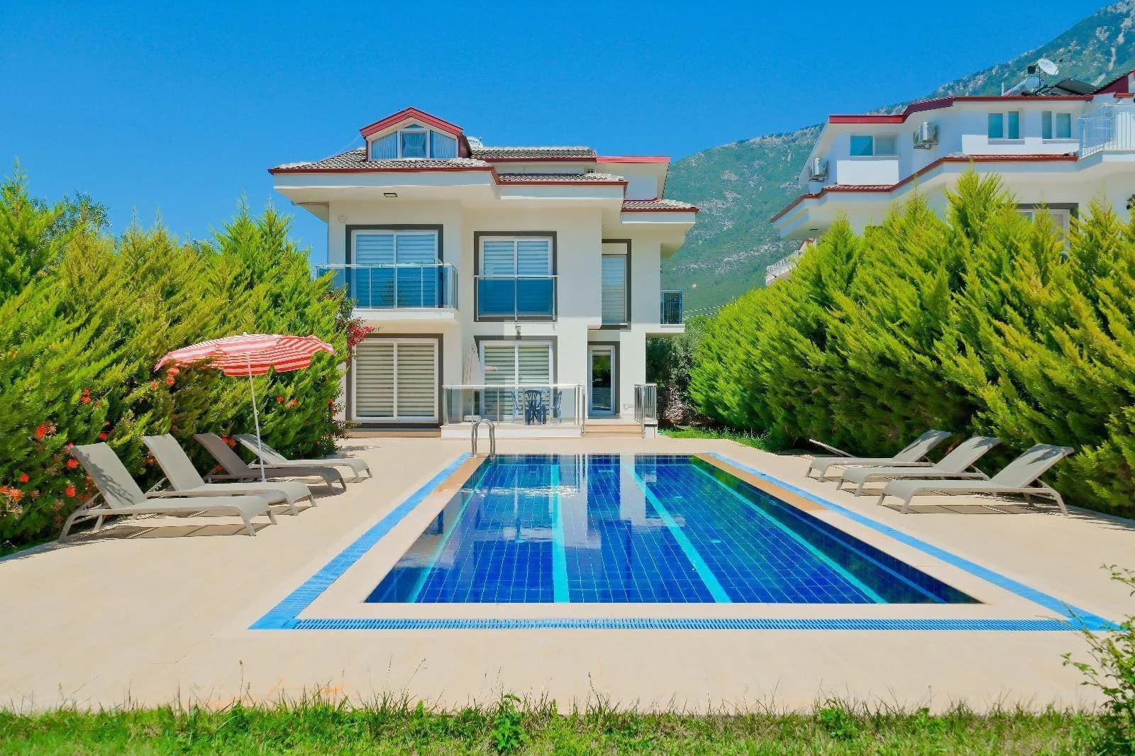 Fethiye Ölüdeniz'de Geniş Alanlara Sahip, Özel Havuzlu, Konforlu Villa görsel 2