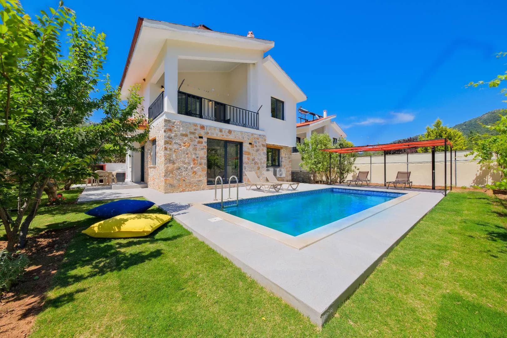 Fethiye Kızılbel'de Huzurlu Doğada, Özel Havuzlu, Modern Villa görsel 1