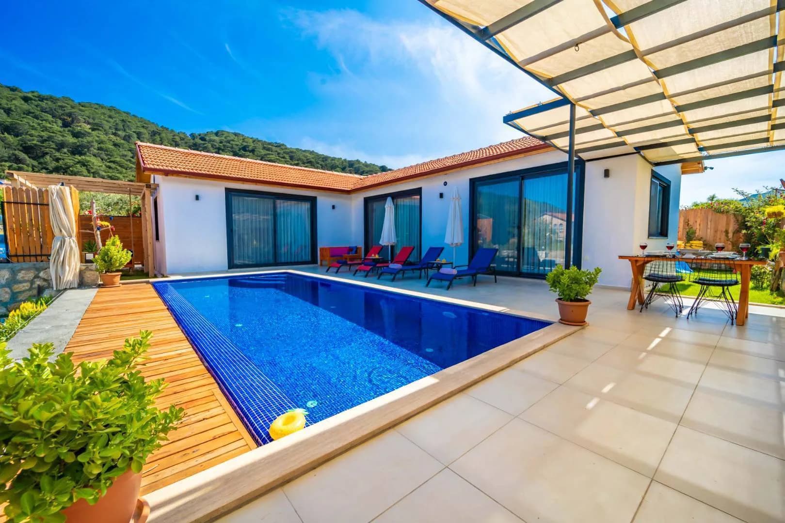 Kaş Sarıbelen'de Sesiz Konumda, Jakuzili, Modern Tasarımlı Villa görsel 1