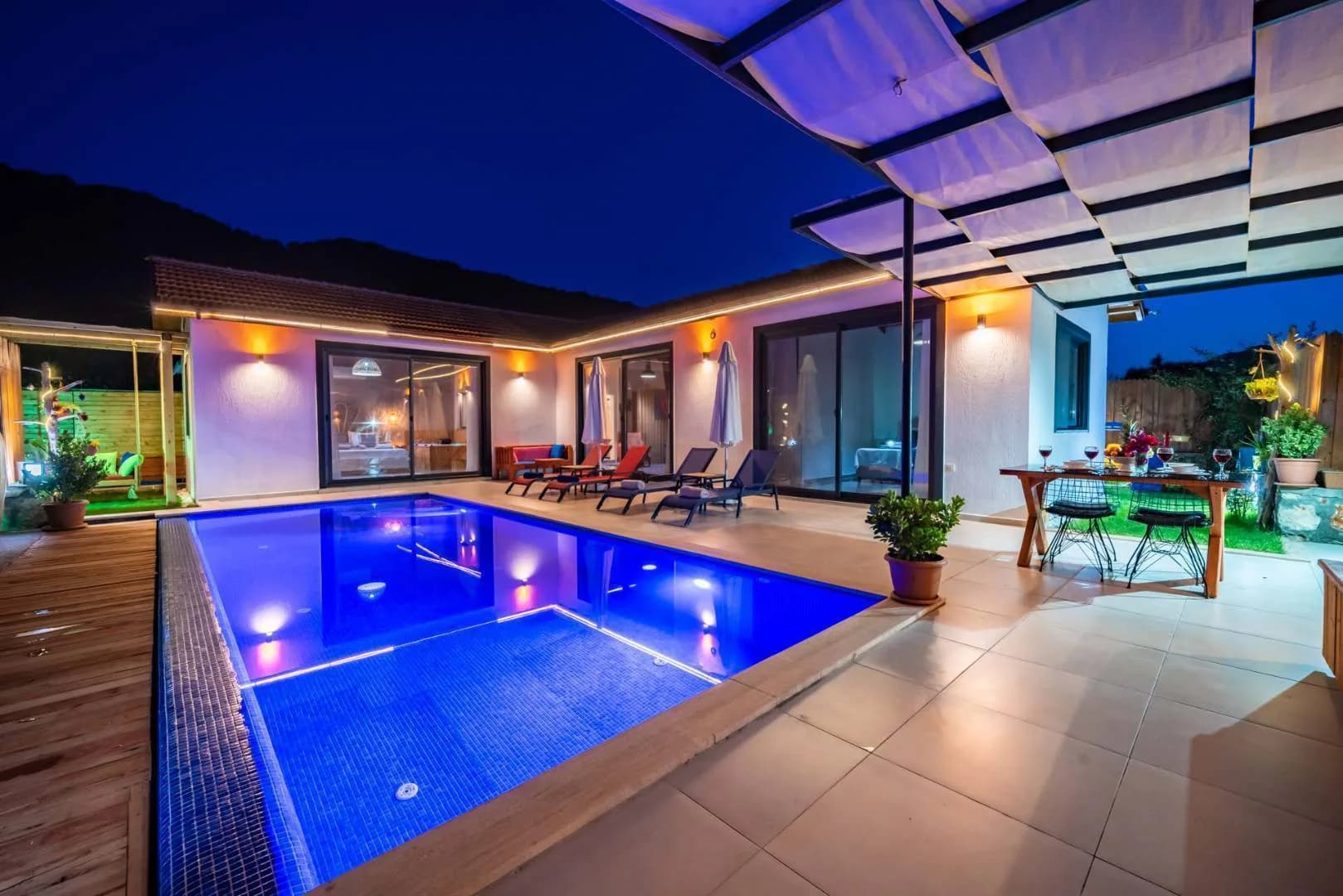 Kaş Sarıbelen'de Sesiz Konumda, Jakuzili, Modern Tasarımlı Villa görsel 3