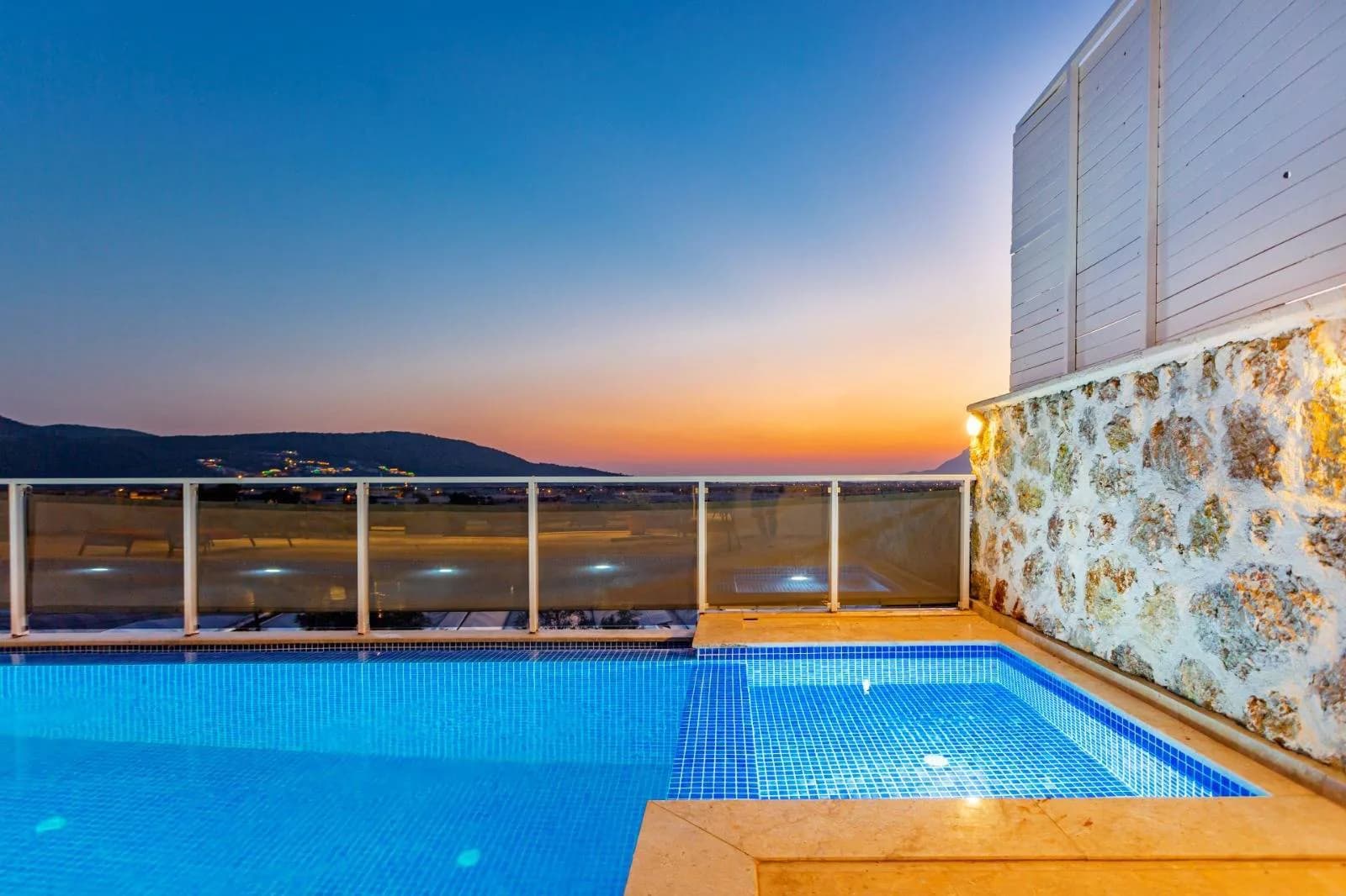 Kaş Yeşilköy'de Eşsiz Manzaralı, Özel Havuzlu, Lüks Villa görsel 1