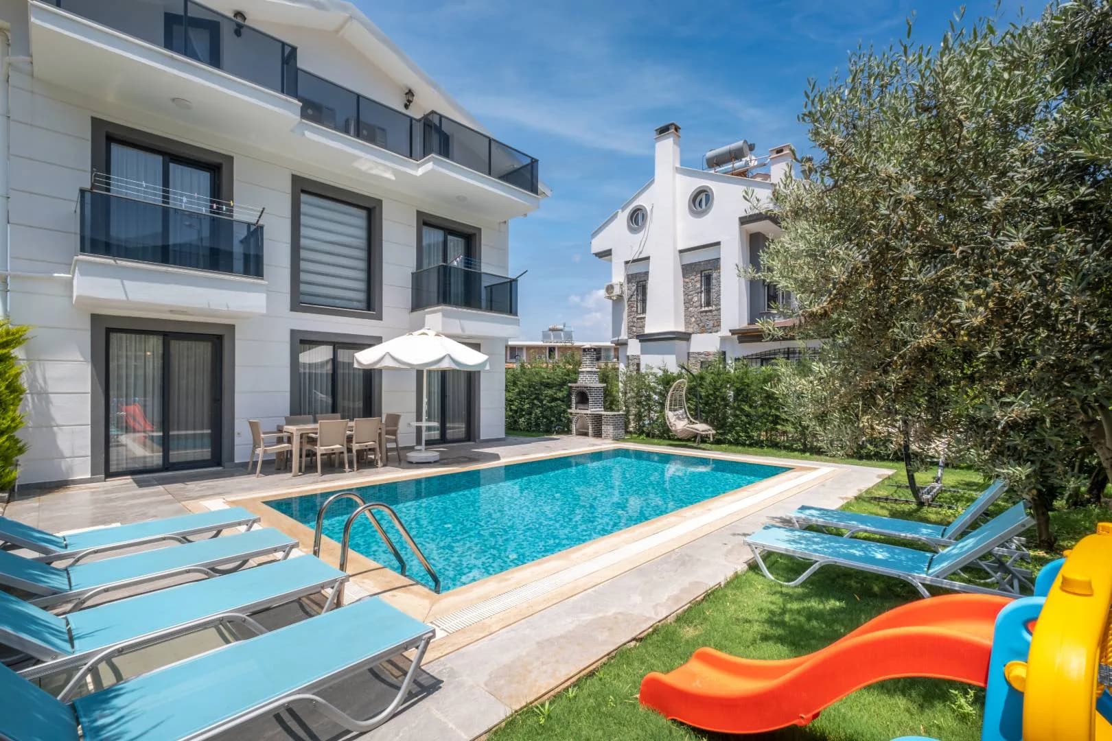 Fethiye Ölüdeniz'de Yemyeşil Bahçeli, Özel Havuzlu, Kiralık Villa görsel 3