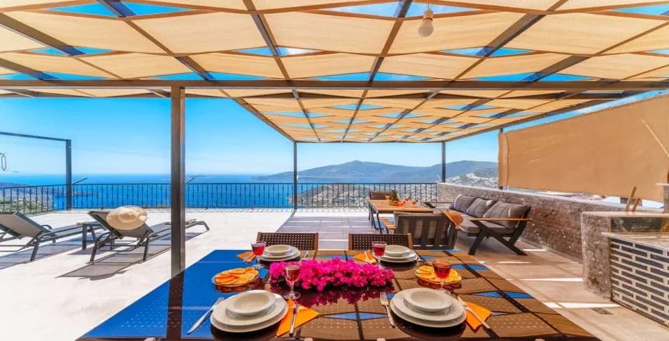 Kaş Bezirgan'da Enfes Deniz Manzaralı, Özel Havuzlu, Ferah Suit görsel 1