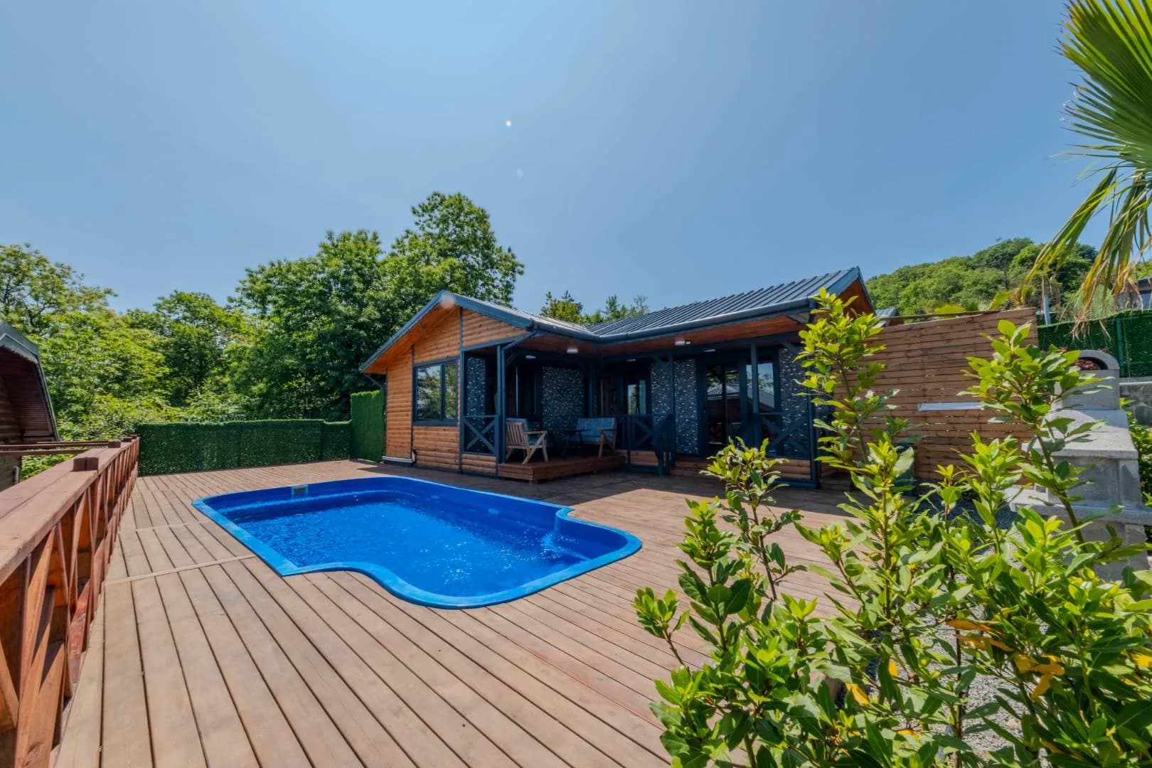 Sapanca Nailiye'de Göl Manzaralı, Isıtmalı Havuzlu, Kiralık Villa görsel 3