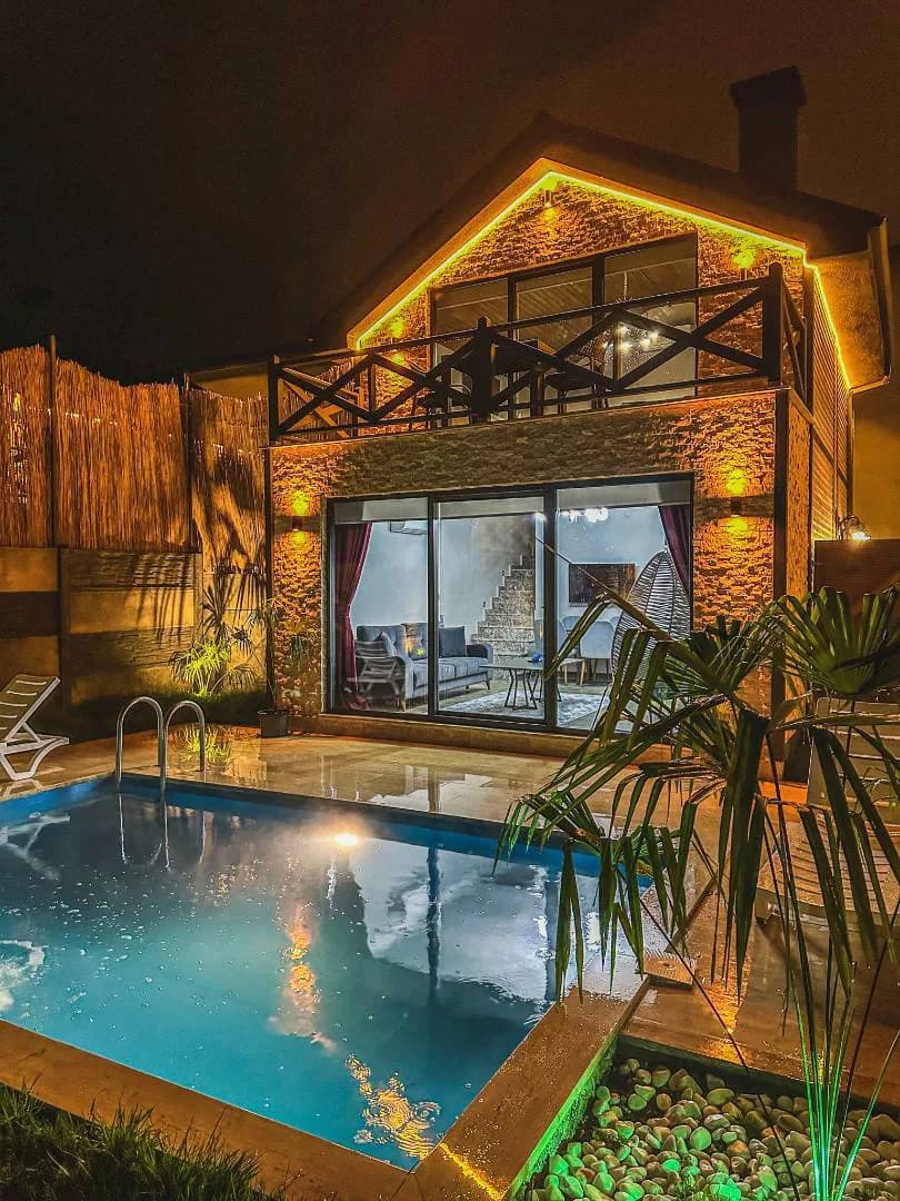 Sapanca Rüstempaşa'da Doğa İle İç İçe, Isıtmalı Havuzlu, Lüks Bungalov görsel 1