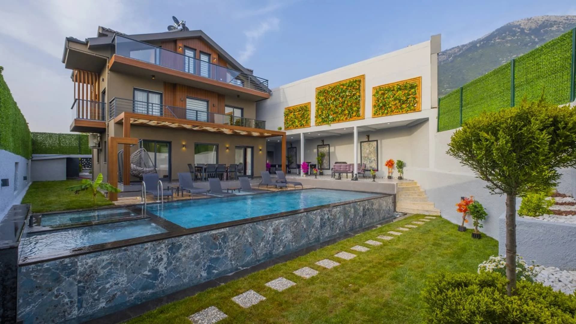 Fethiye Ölüdeniz'de Geniş Ailelere Uygun, Özel Havuzlu, Bahçeli Villa görsel 1