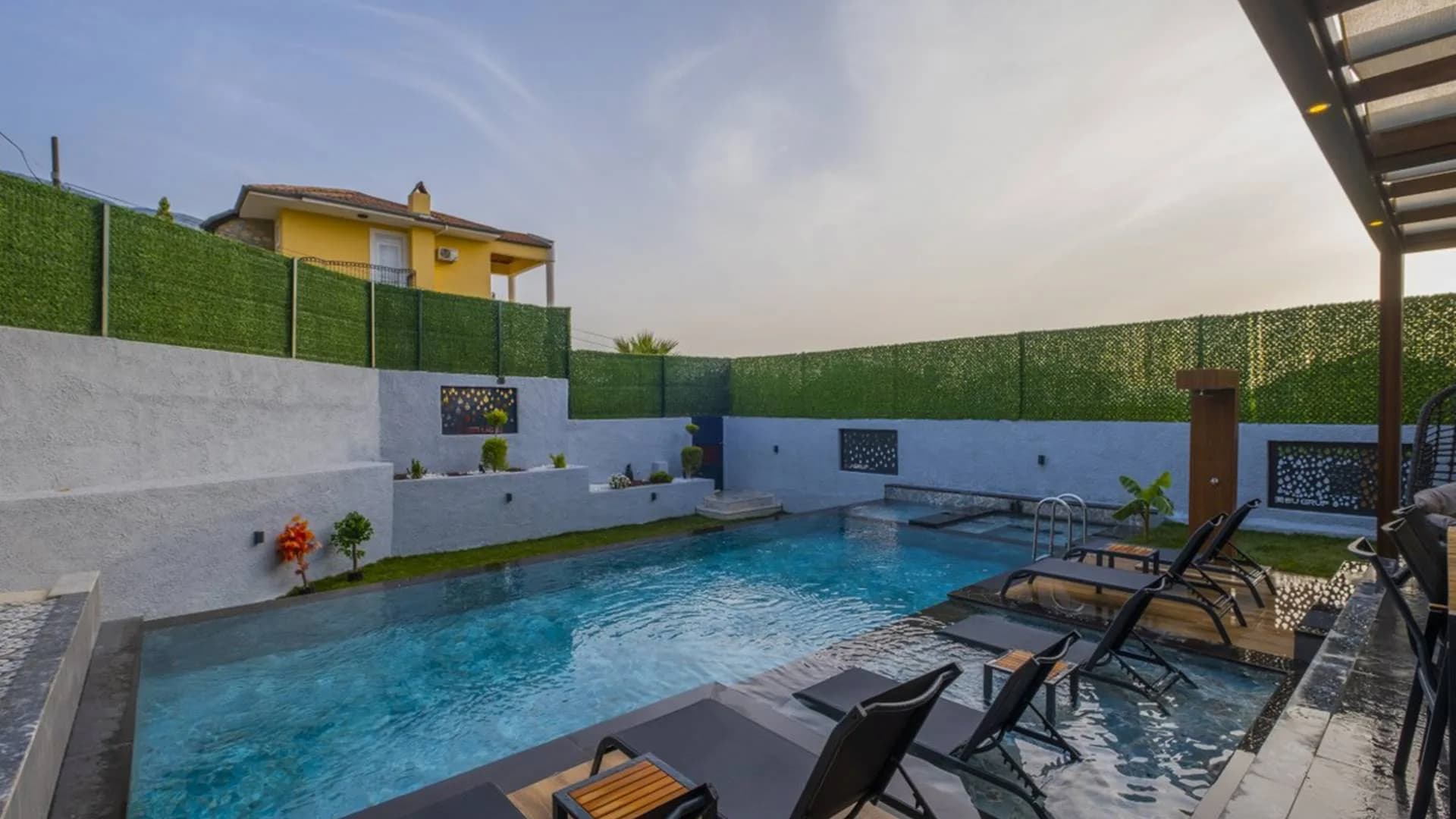 Fethiye Ölüdeniz'de Geniş Ailelere Uygun, Özel Havuzlu, Bahçeli Villa görsel 3