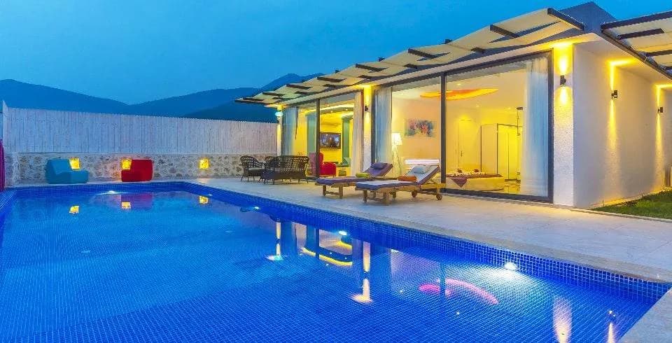 Kaş Üzümlü'de Nezih Konumda, Özel Havuzlu, Kiralık Balayı Villası görsel 1