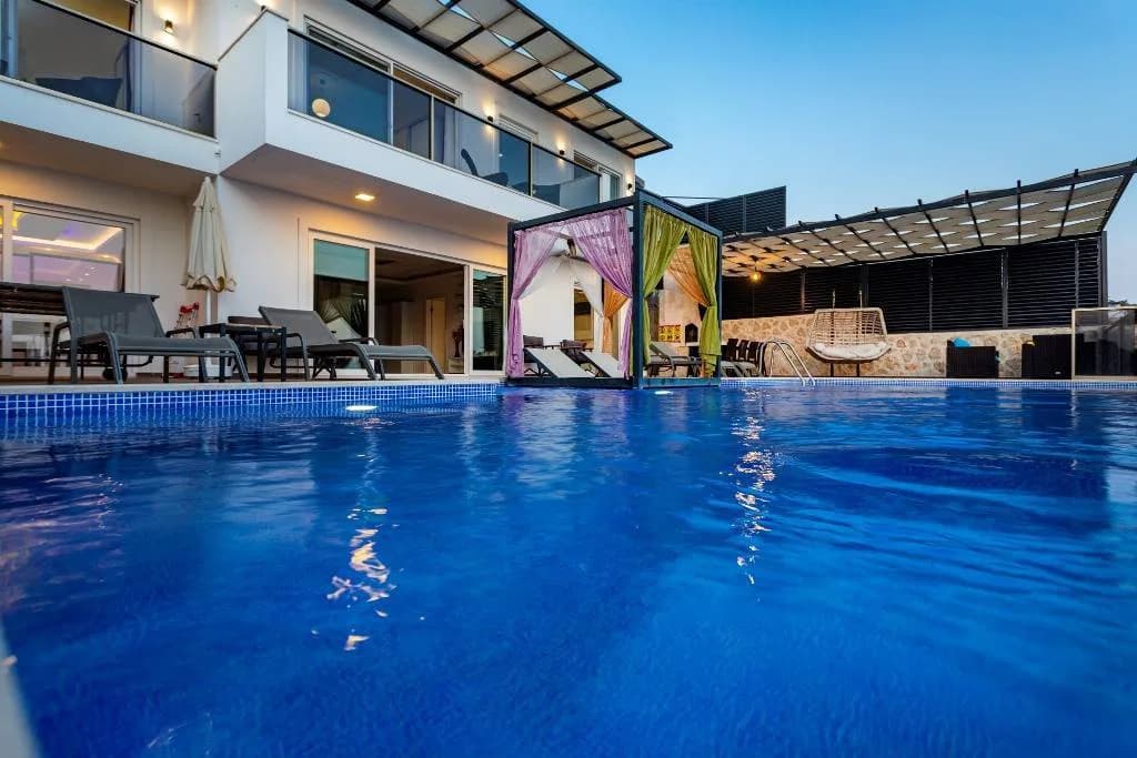 Kaş Kalkan'da Göz Alıcı Manzaralı, Sonsuzluk Havuzlu, 4+1 Villa görsel 3