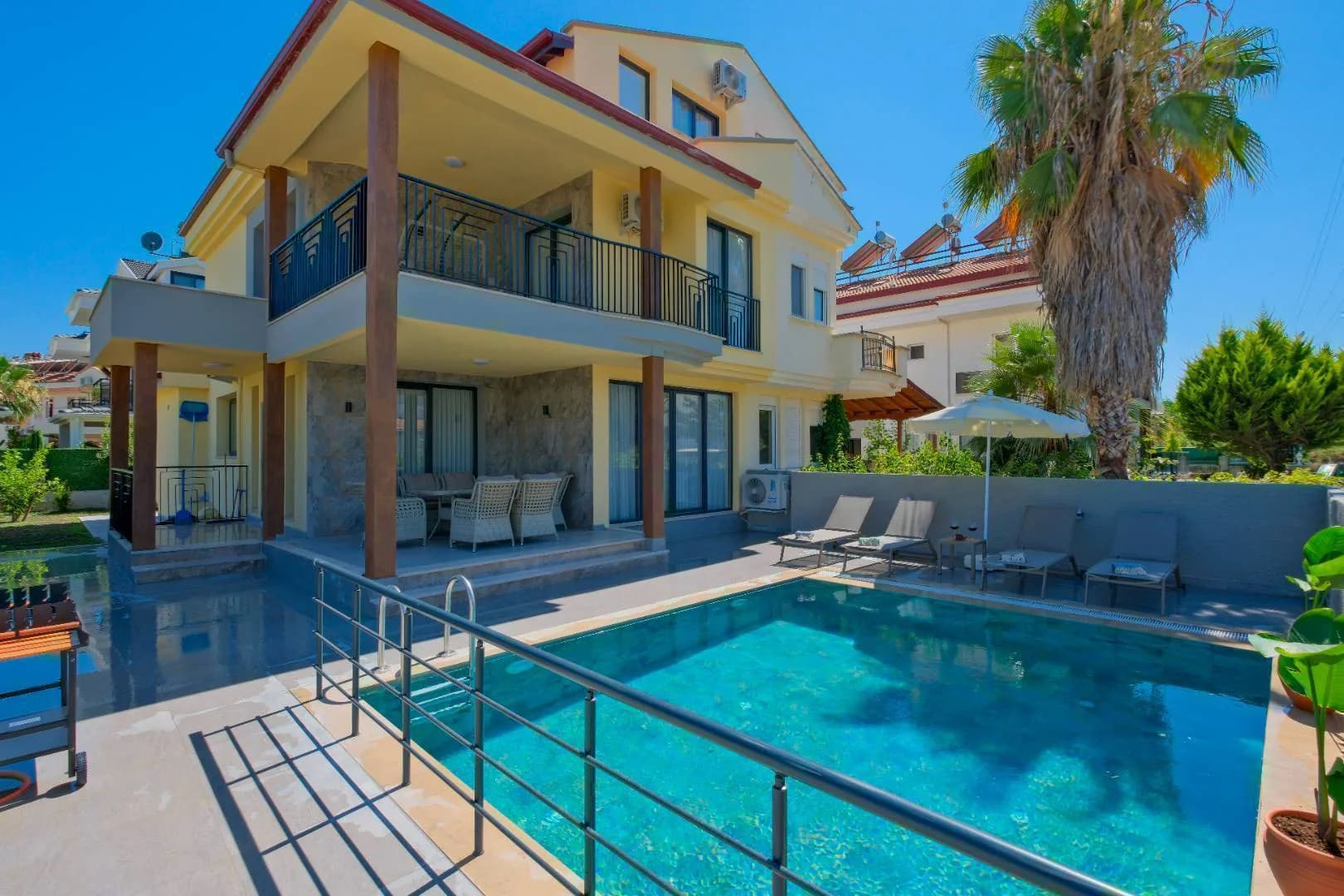 Fethiye Foça'da Merkezi Konumda, Özel Havuzlu, Modern Villa görsel 1