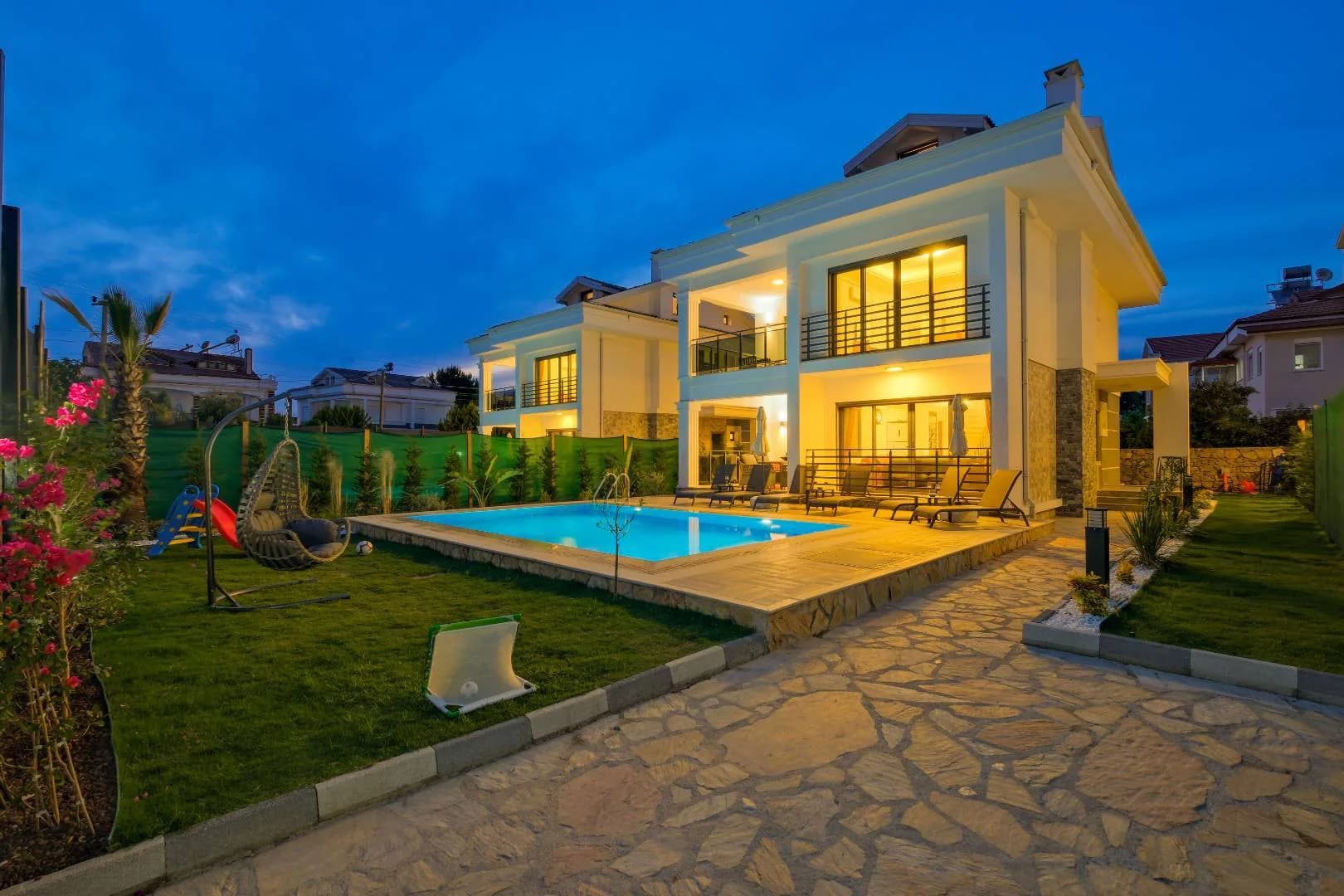 Fethiye Babataşı'nda Modern Tasarımlı, Özel Havuzlu, Lüks Villa görsel 1