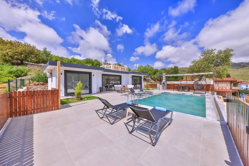 Kaş Bayındır'da Sakin Konumda, Özel Havuzlu, Jakuzili, Kiralık Villa görsel 1