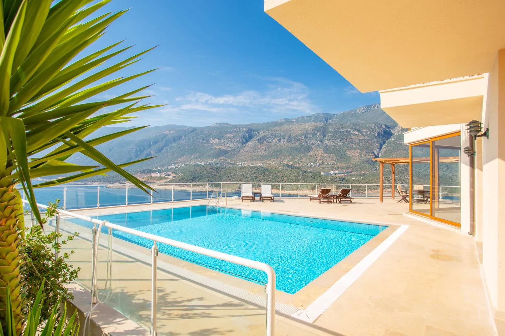Kaş Andifli'de Deniz Manzaralı, Özel Havuzlu, 2+1 Kiralık Villa görsel 2