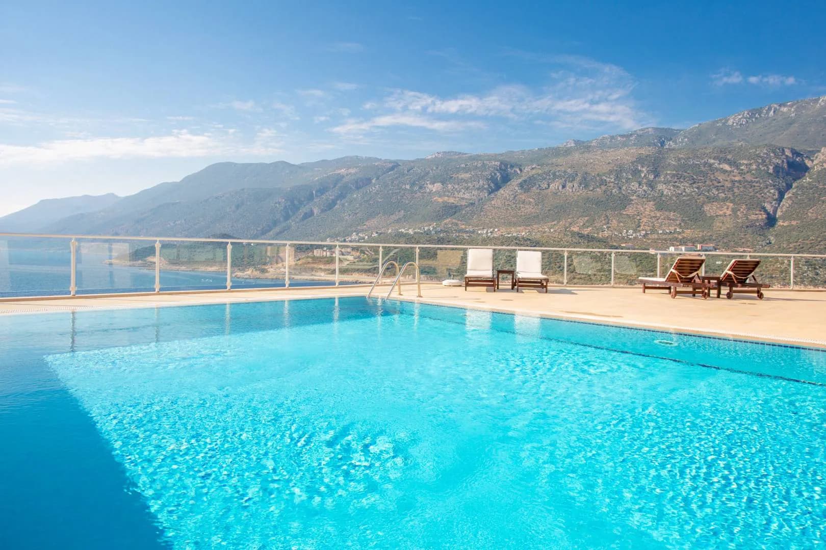 Kaş Andifli'de Deniz Manzaralı, Özel Havuzlu, 2+1 Kiralık Villa görsel 3