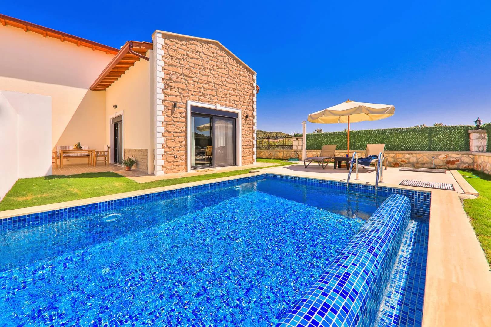 Kaş Çukurbağ'da Sakin Konumda, Özel Havuzlu, Kiralık Villa görsel 1