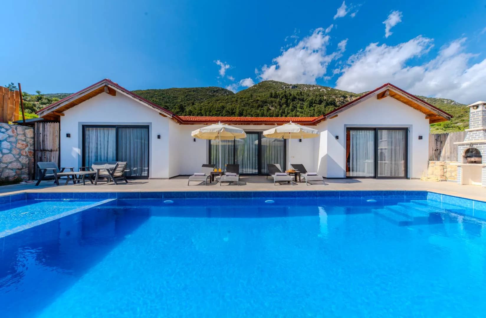 Kaş Hacıoğlan'da Sakin Konumda, Yetişkin ve Çocuk Havuzlu, Taş Villa görsel 2