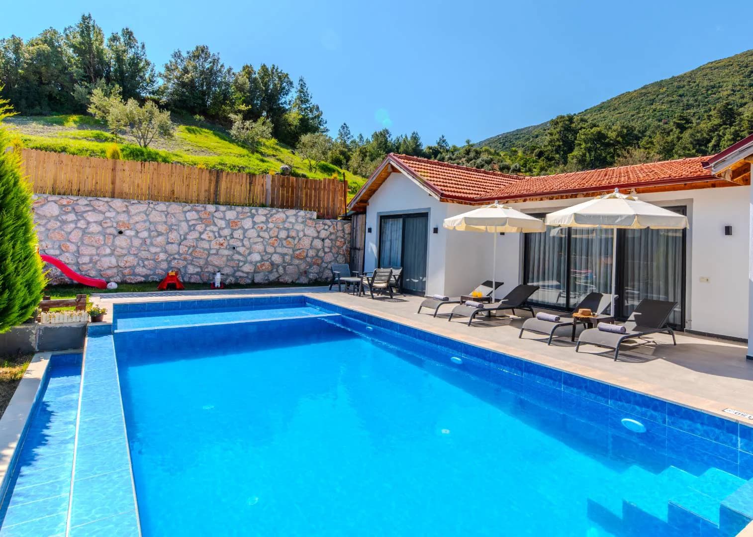Kaş Hacıoğlan'da Sakin Konumda, Yetişkin ve Çocuk Havuzlu, Taş Villa görsel 1
