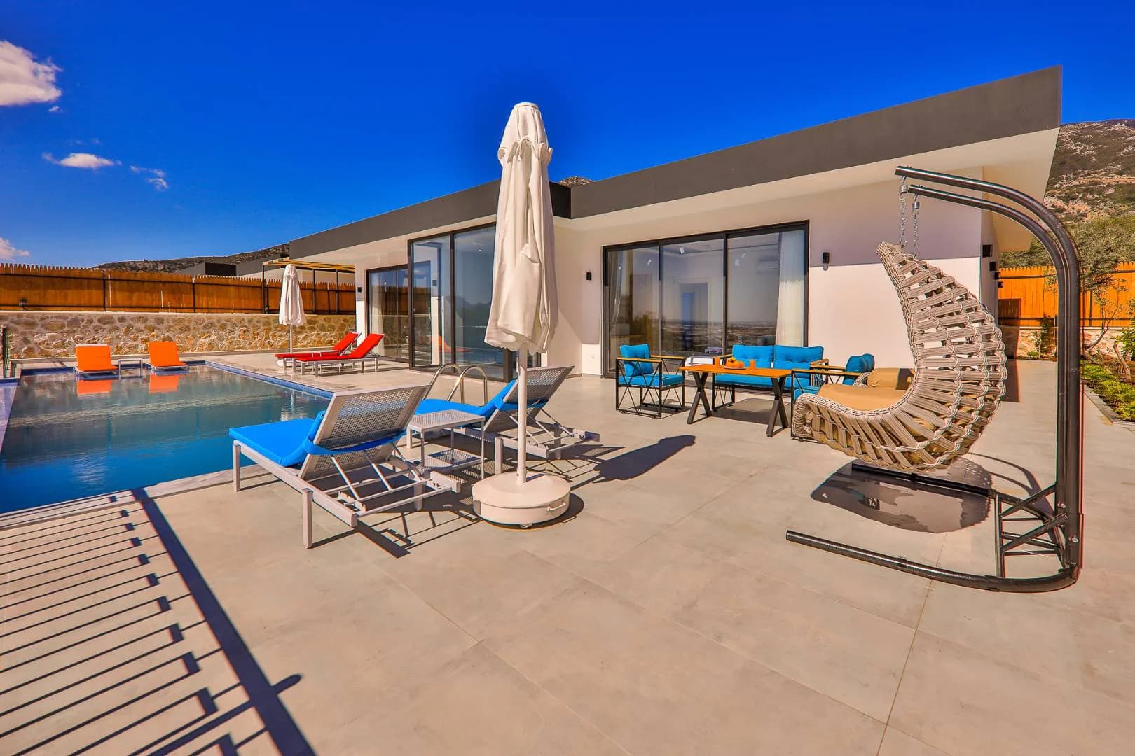 Kaş Çayköy'de Modern Tasarımlı, Özel Havuzlu, Saunalı Villa görsel 1