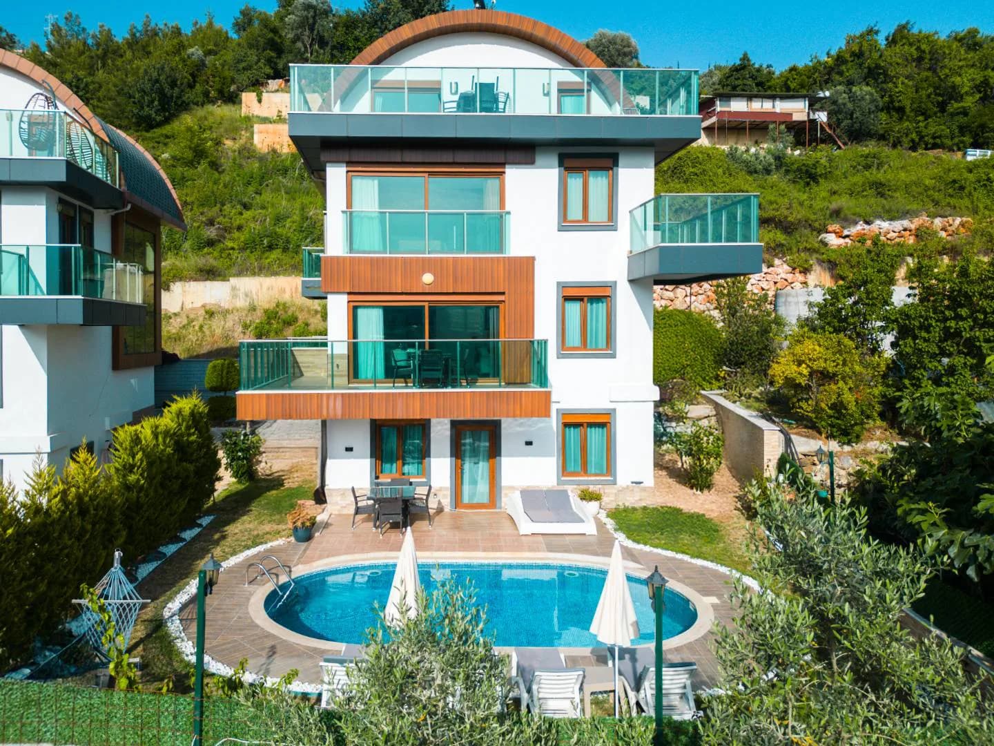Alanya'da Merkezi Konumda, Deniz Manzaralı, Isıtmalı Havuzlu Villa görsel 1