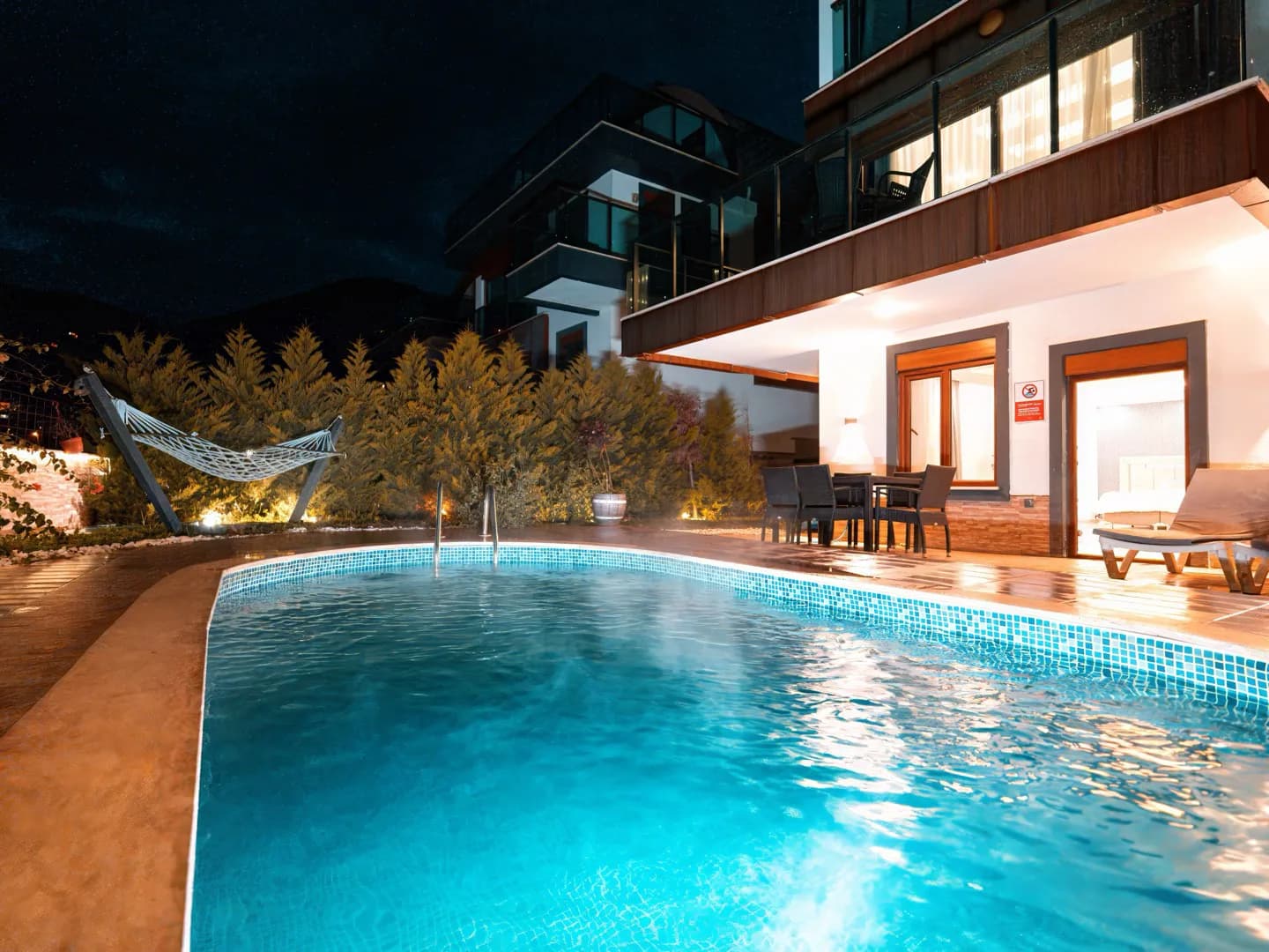Alanya'da Merkezi Konumda, Deniz Manzaralı, Isıtmalı Havuzlu Villa görsel 2