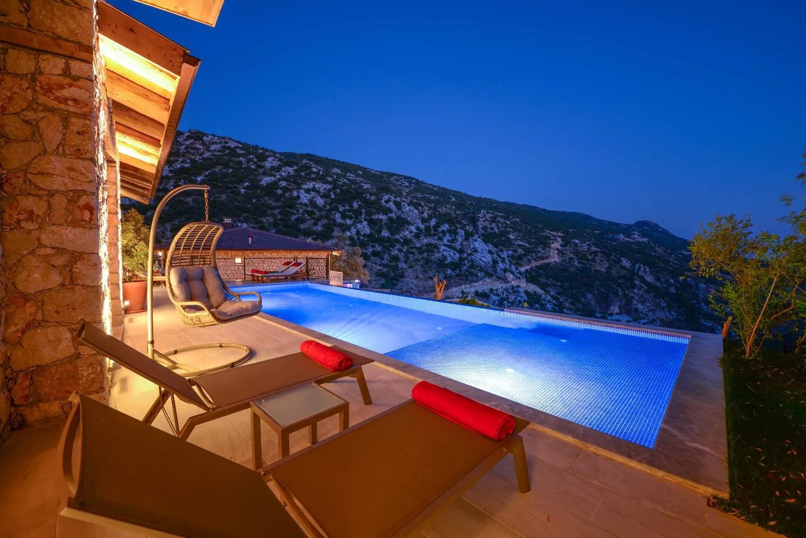 Kaş İslamlar'da Doğa İçerisinde, Sonsuzluk Havuzlu, Kiralık Villa görsel 3