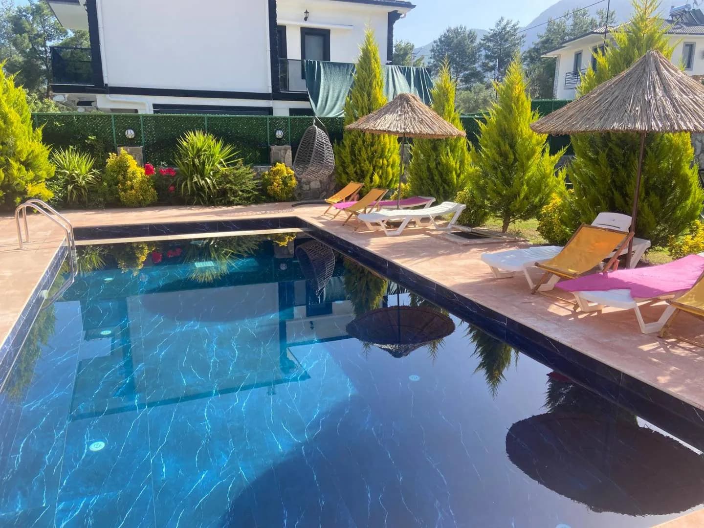 Fethiye Yeşilüzümlü'de Modern Tasarımlı, Özel Havuzlu, Konforlu Villa görsel 3