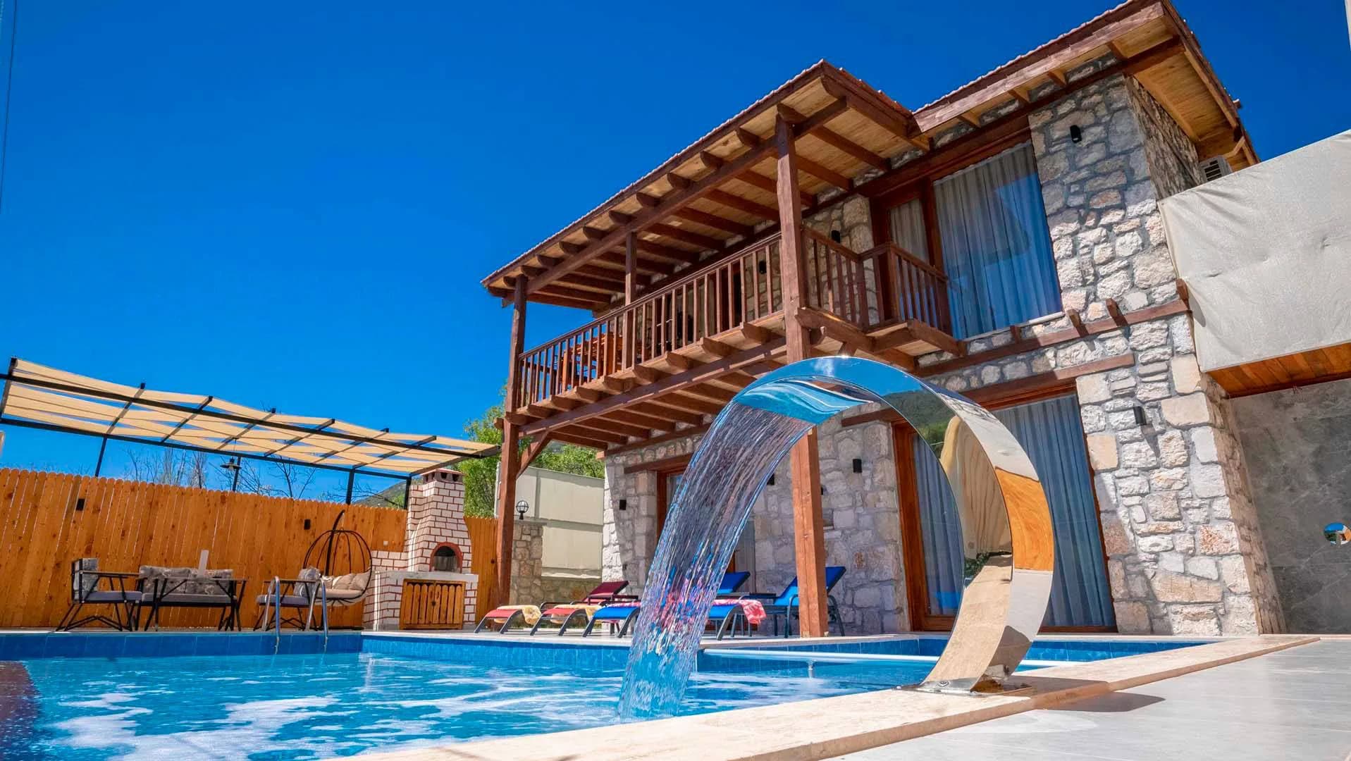 Kaş Sarıbelen'de Geniş Bahçeli, Özel Havuzlu ve Jakuzili, Lüks Villa görsel 1