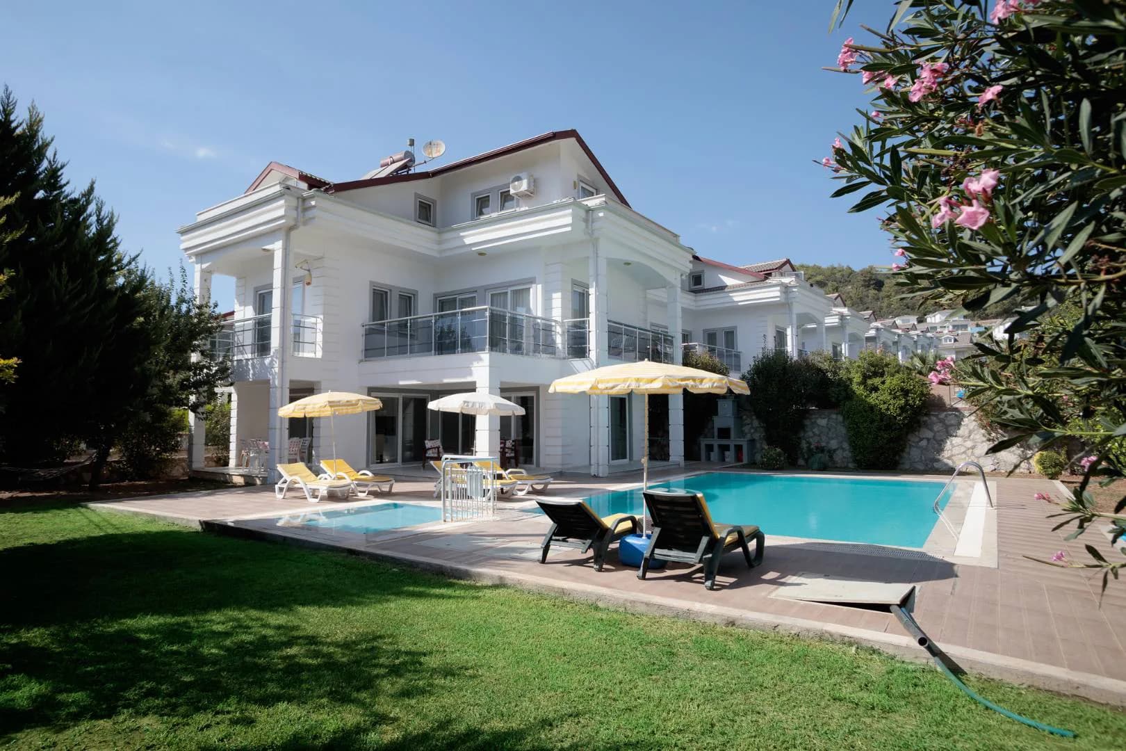 Fethiye Ölüdeniz'de Elverişli Konumda, Özel Havuzlu, 10 Kişilik Villa görsel 1
