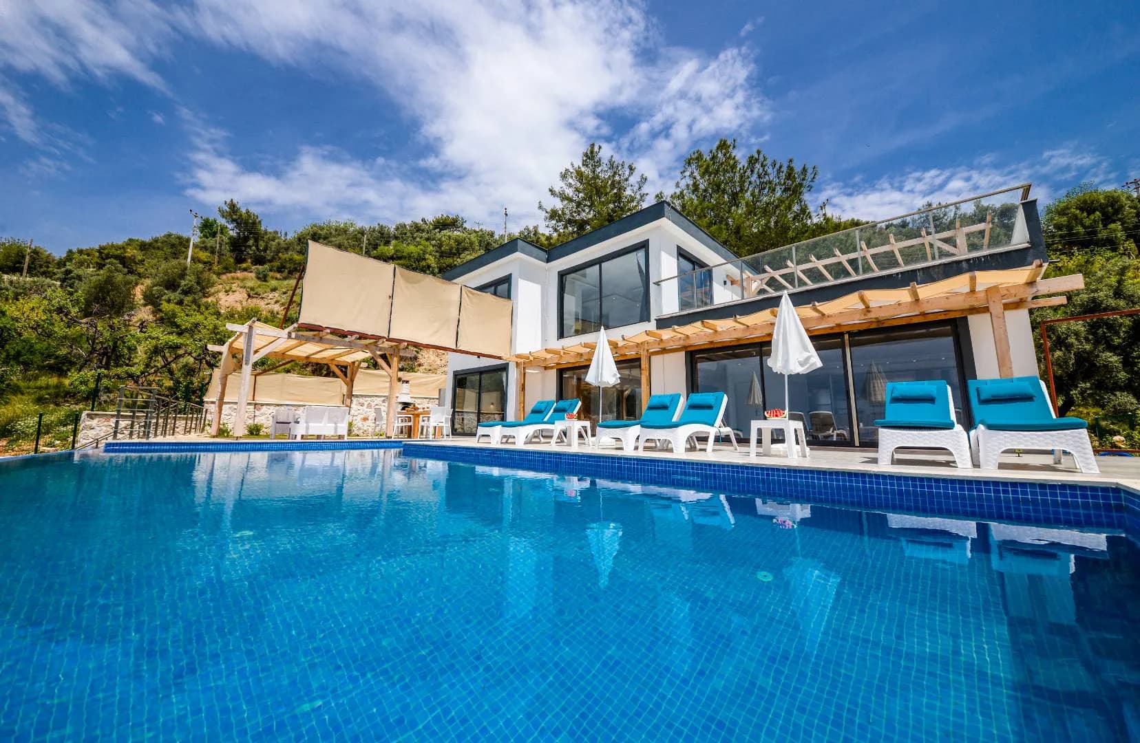 Kaş İslamlar'da Sessiz Konumda, Özel Havuzlu, Modern Tasarımlı Villa görsel 1