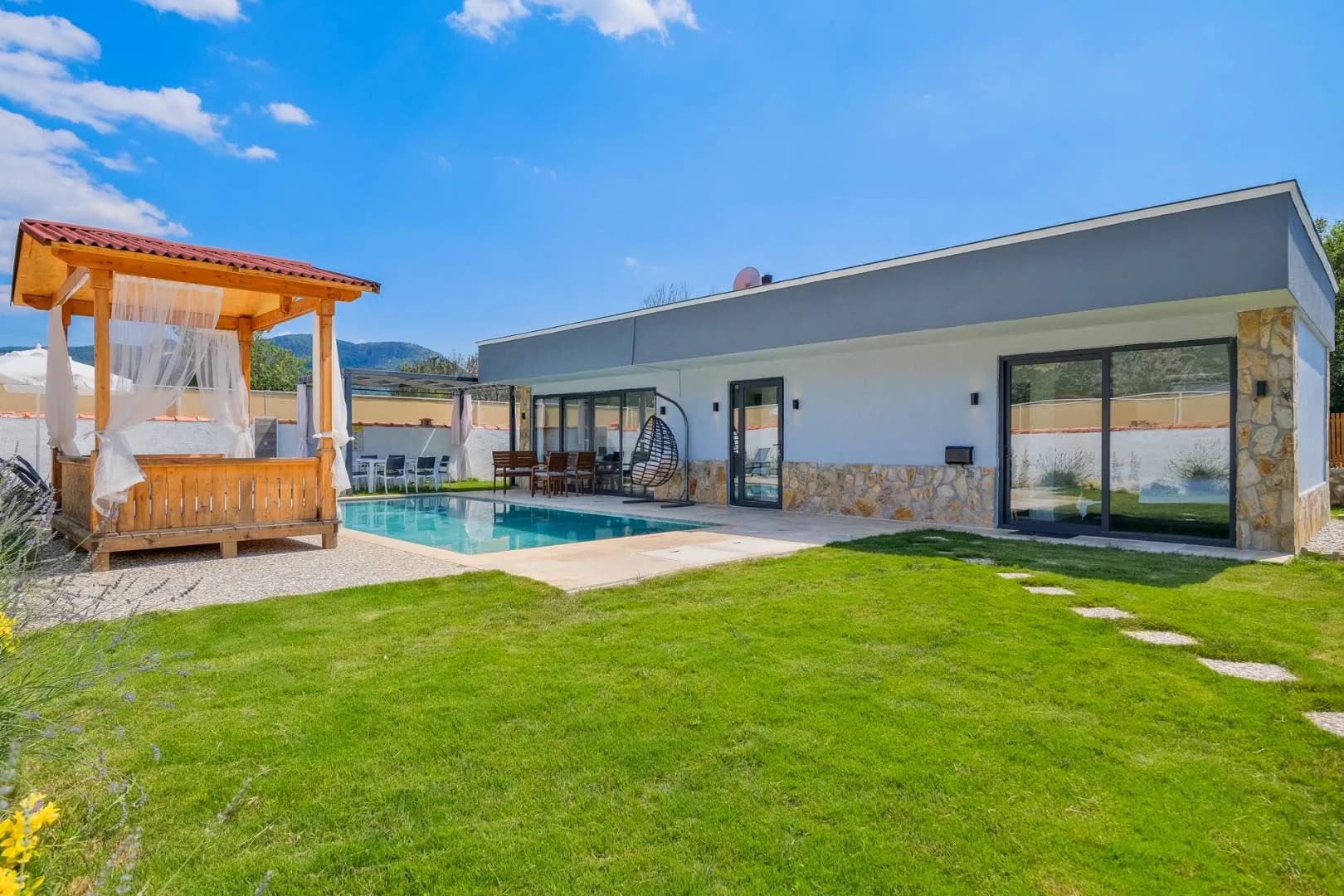 Fethiye Yeşilüzümlü'de Huzurlu Doğada, Özel Havuzlu, Lüks Villa görsel 1