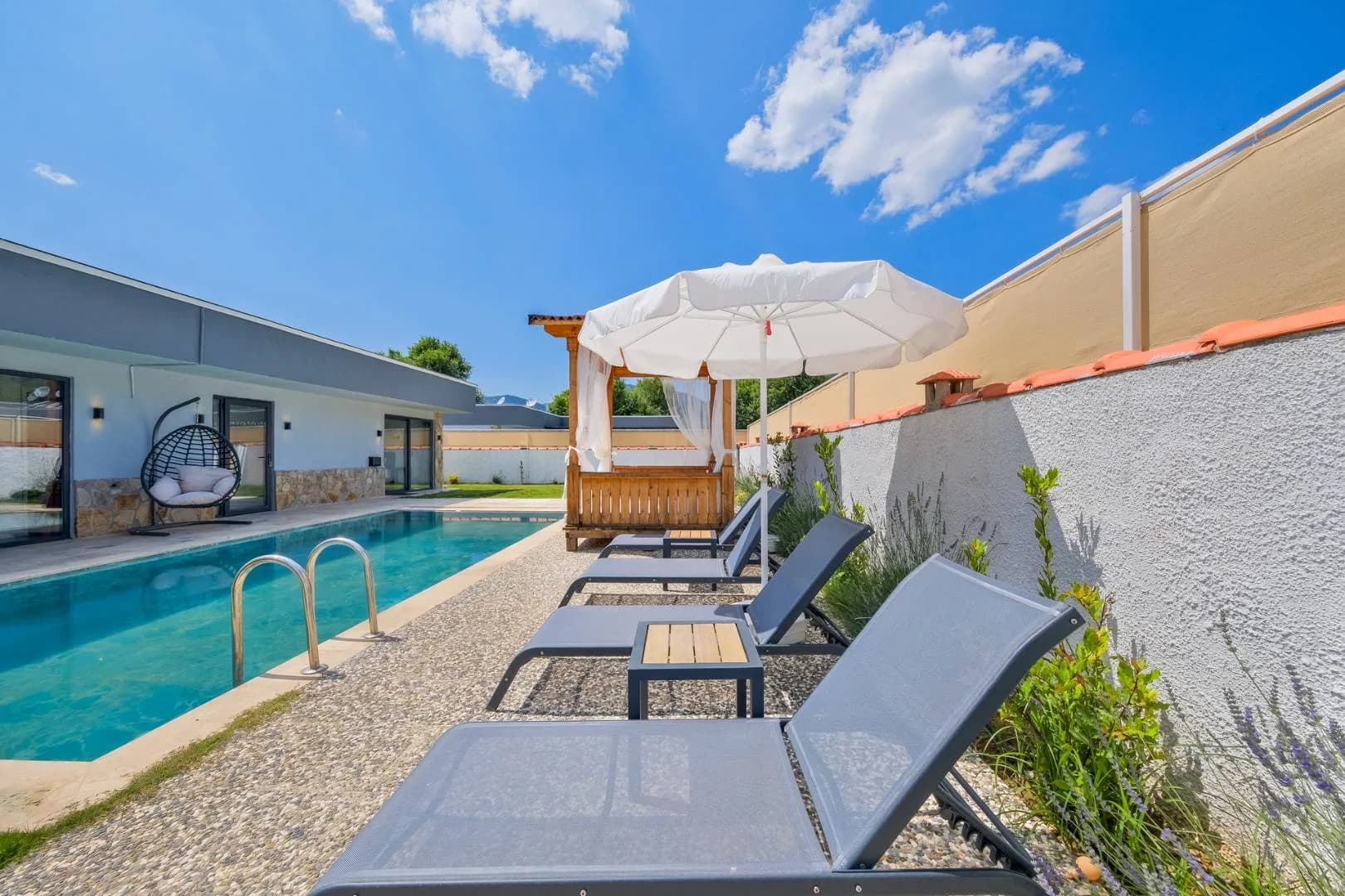 Fethiye Yeşilüzümlü'de Huzurlu Doğada, Özel Havuzlu, Lüks Villa görsel 3
