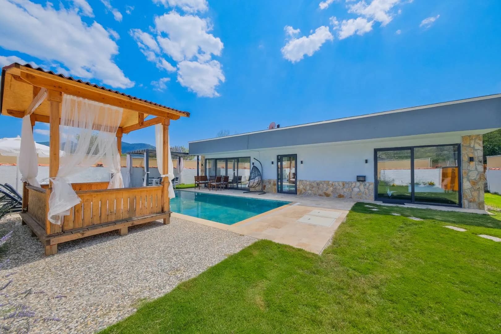 Fethiye Yeşilüzümlü'de Huzurlu Doğada, Özel Havuzlu, Lüks Villa görsel 2