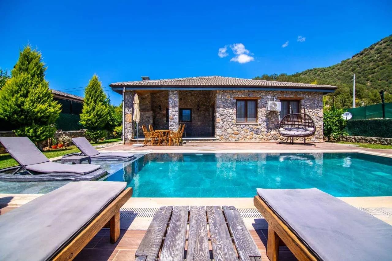 Fethiye Kayaköy'de Doğa İle İç İçe, Özel Havuzlu, Konforlu Villa görsel 1