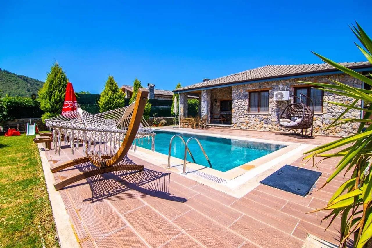 Fethiye Kayaköy'de Doğa İle İç İçe, Özel Havuzlu, Konforlu Villa görsel 2