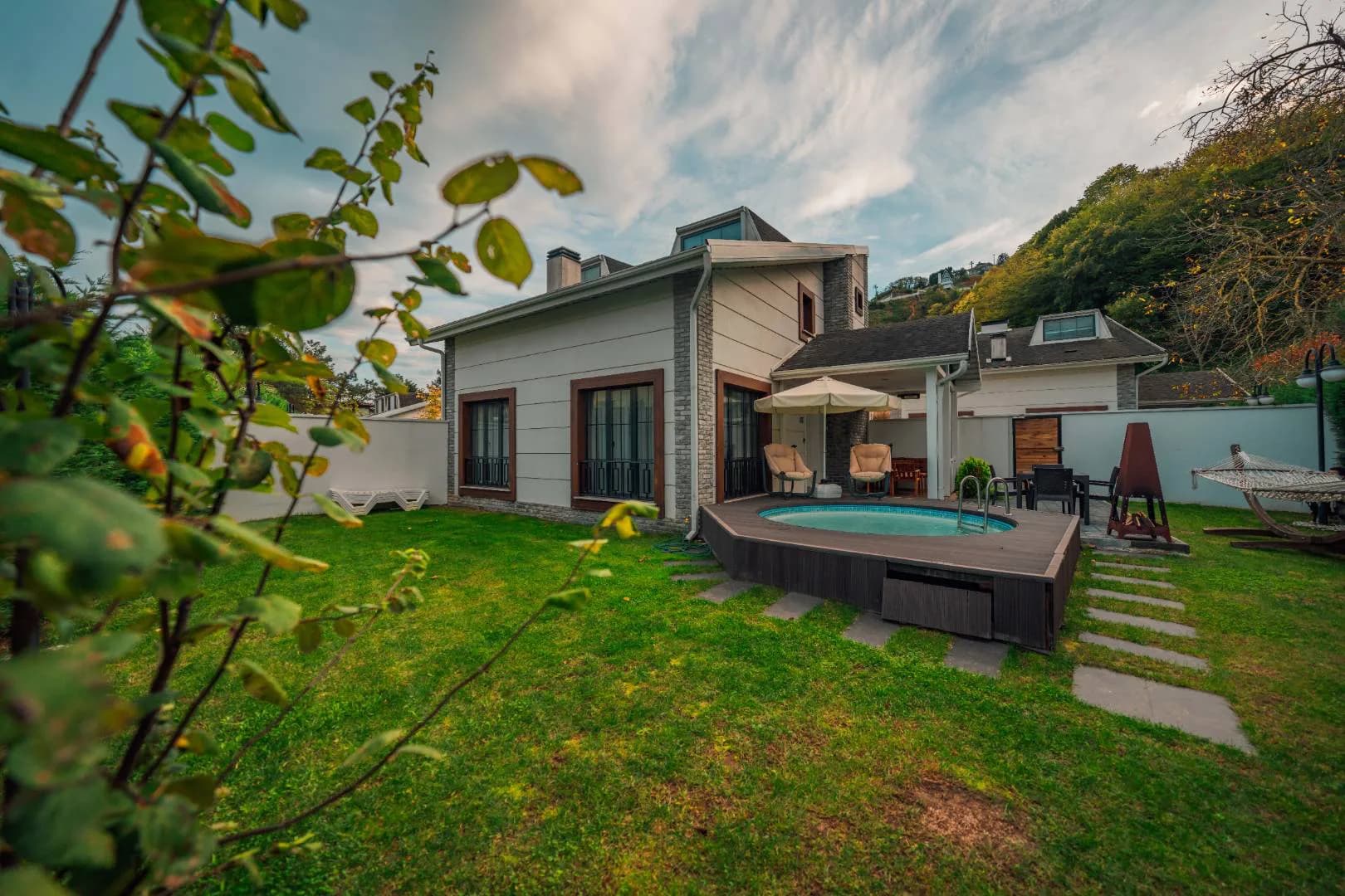 Sapanca Kırkpınar'da Geniş Ailelere Uygun, Isıtmalı Havuzlu, Kiralık Villa görsel 1