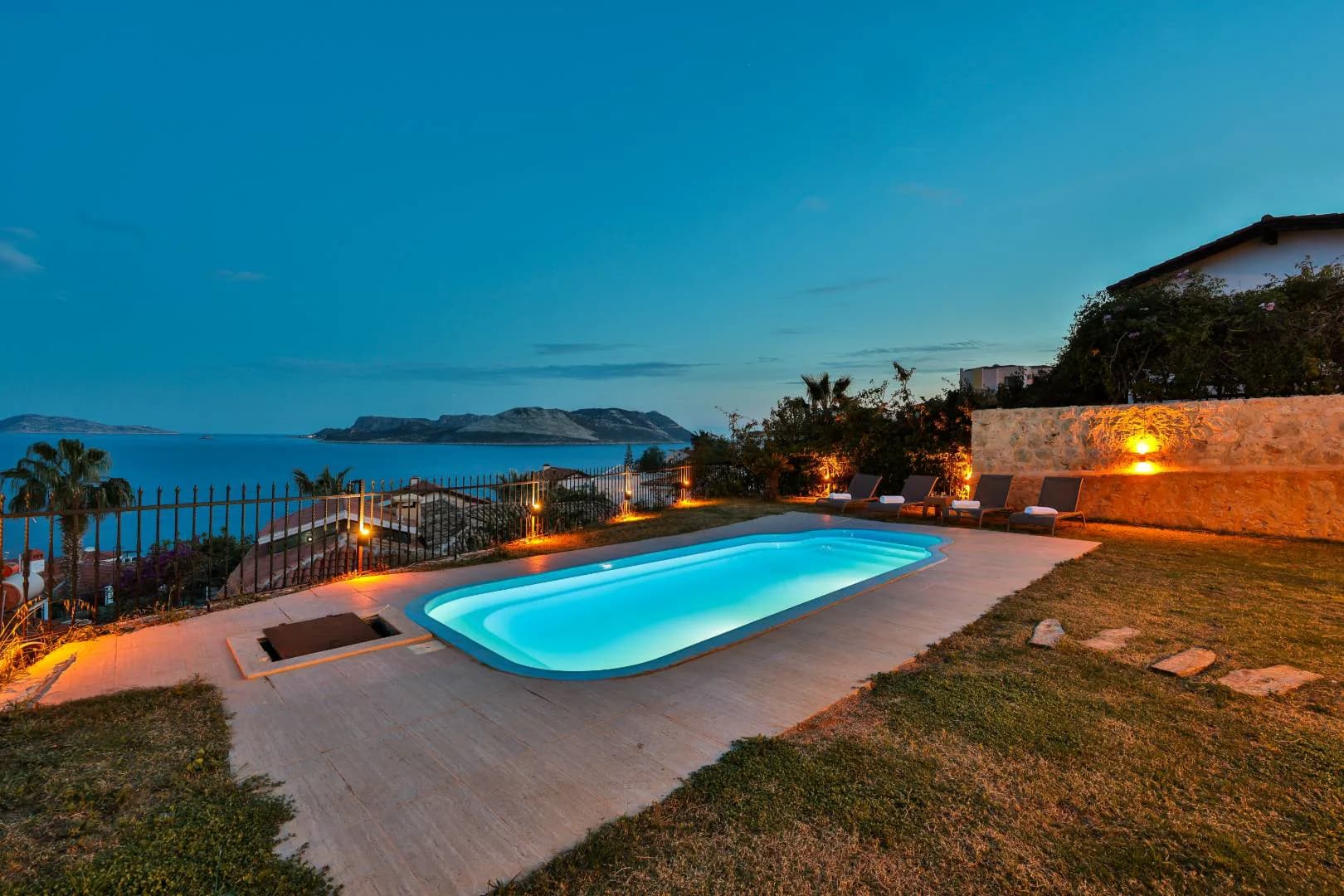 Kaş Çukurbağ'da Merkezi Konumda, Özel Havuzlu, Kiralık Villa görsel 3