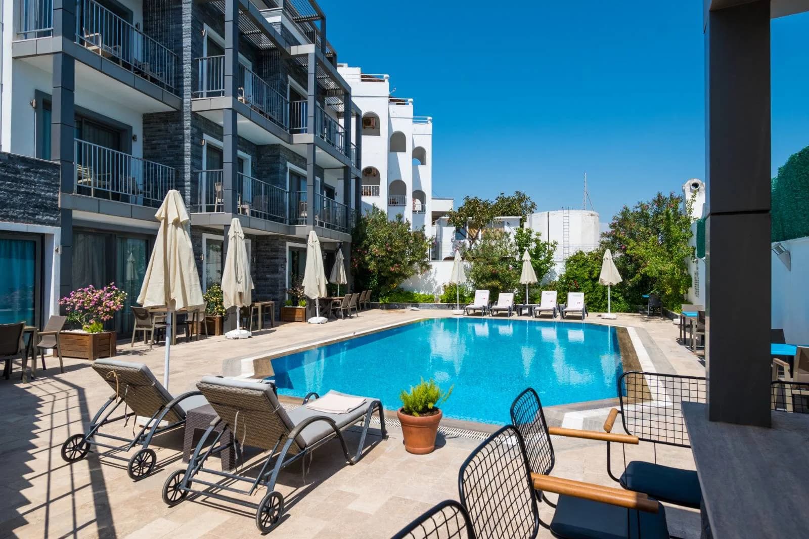 Bodrum Gümbet'te Havuz Manzaralı, Denize Yakın, Kiralık Suit görsel 2