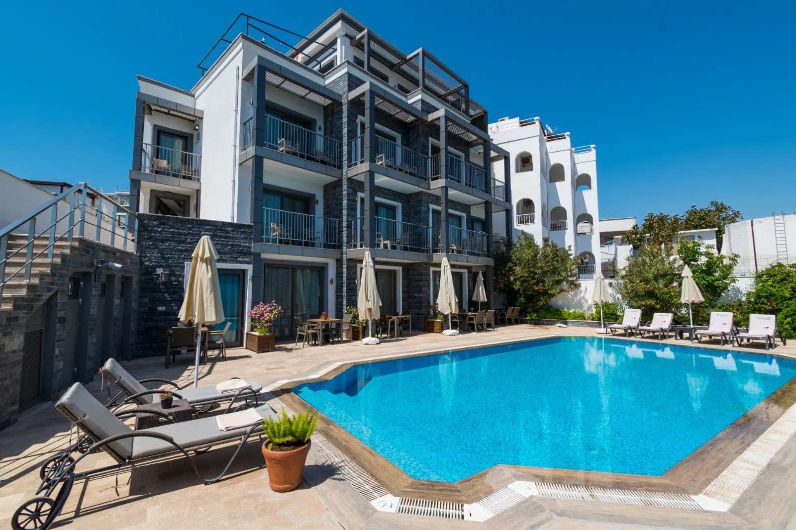 Bodrum Gümbet'te Havuz Manzaralı, Denize Yakın, Kiralık Suit görsel 1