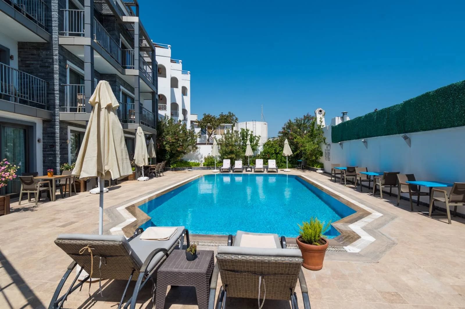 Bodrum Gümbet'te Havuz Manzaralı, Denize Yakın, Kiralık Suit görsel 3