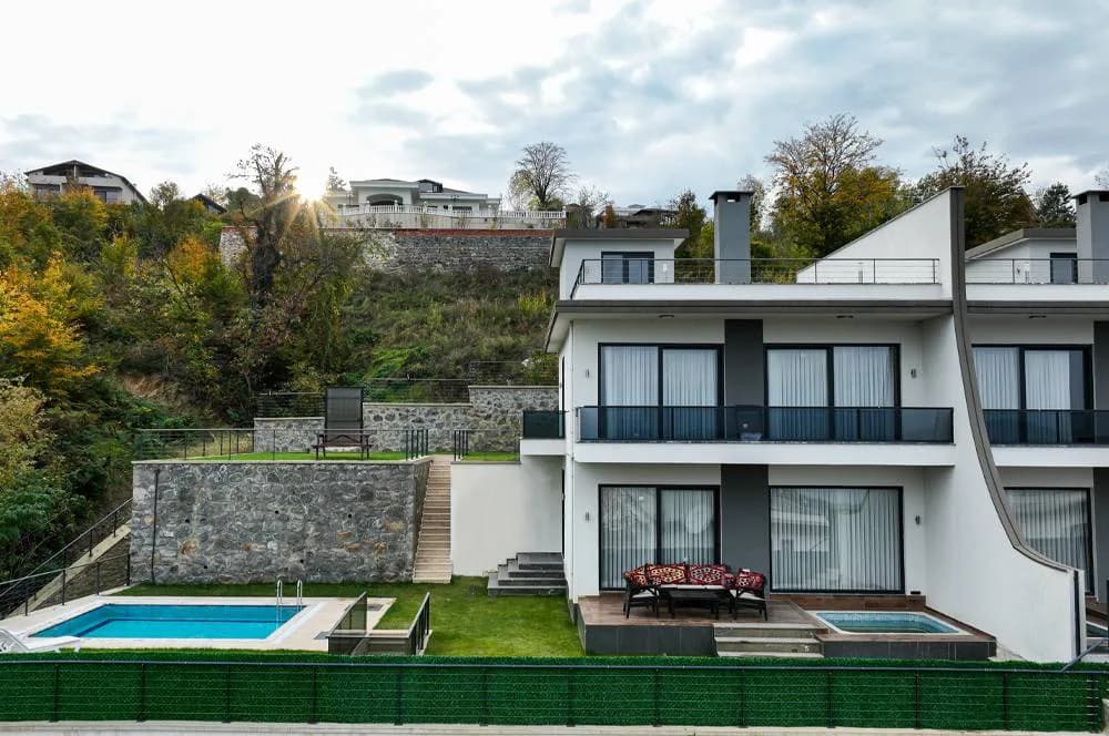Sapanca Güldibi'nde Doğayla İç İçe, Isıtmalı Havuzlu, 3+1, Kiralık Villa görsel 1