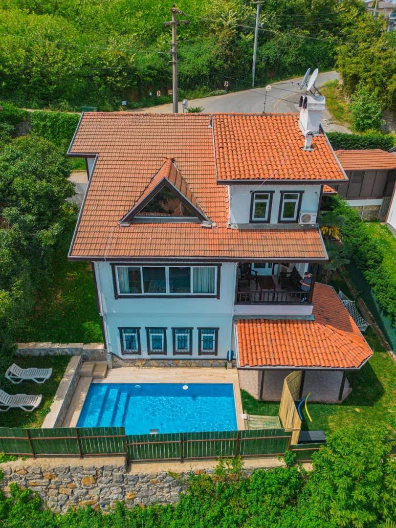 Sapanca Mahmudiye'de Geniş Bahçeli, Özel Havuzlu, Kiralık Villa görsel 1