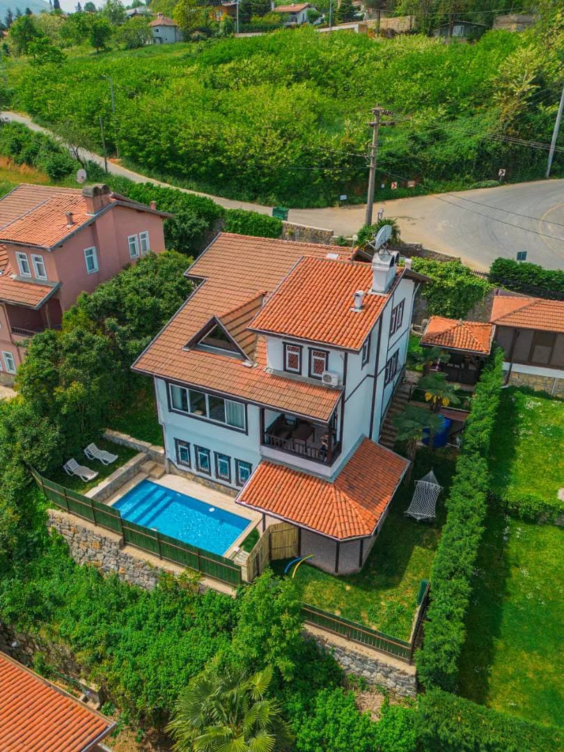 Sapanca Mahmudiye'de Geniş Bahçeli, Özel Havuzlu, Kiralık Villa görsel 2