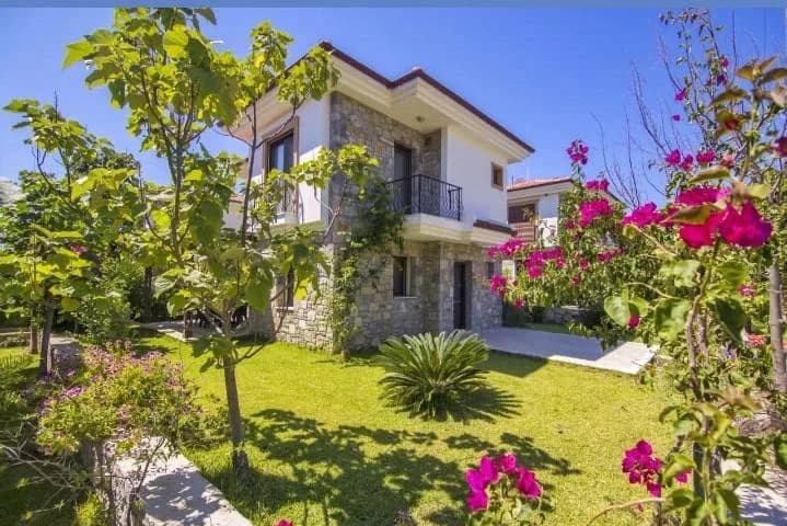 Datça Emecik'te Plaja Yakın Mesafede, Bahçeli, Kiralık Villa görsel 1