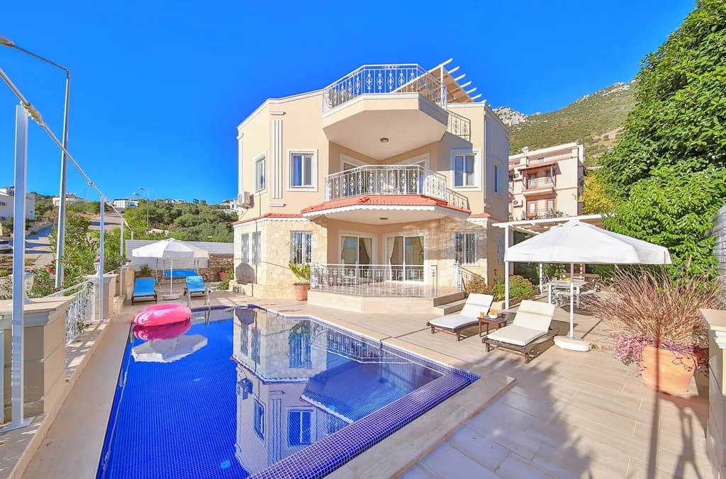 Kalkan Merkez'de Denize Yürüyüş Mesafesinde, Özel Havuzlu, 2+1 Villa görsel 1