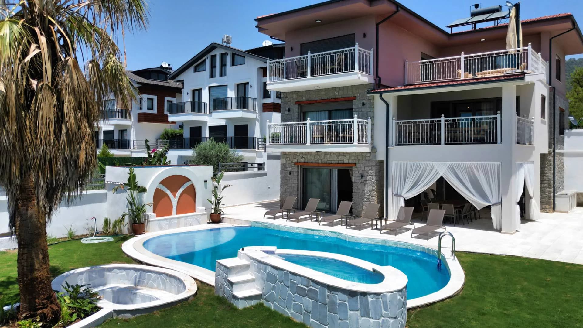 Fethiye Çiftlik'te Geniş Bahçeli, Özel Havuzlu, Kiralık Villa görsel 1