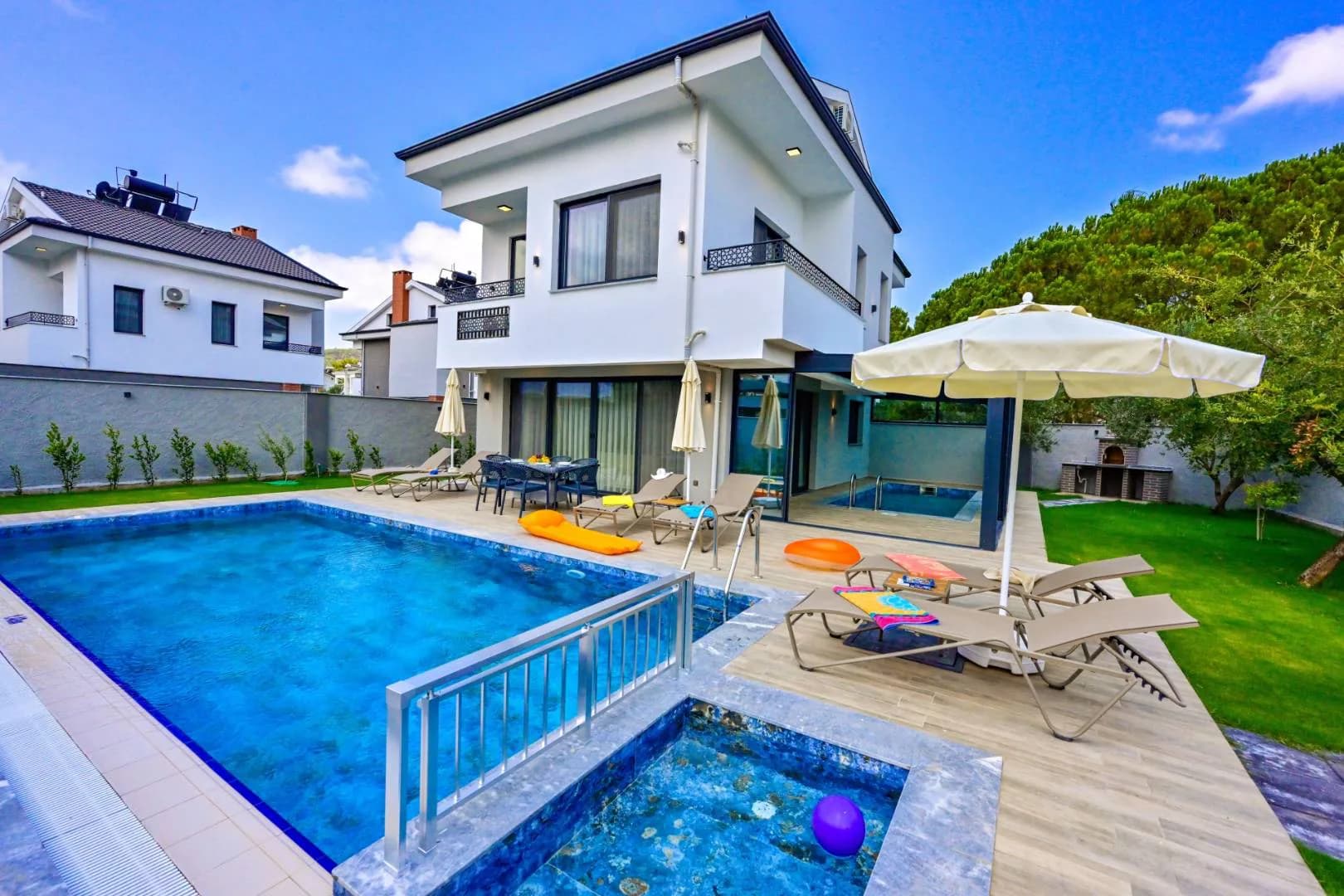 Ölüdeniz'de Geniş Ailelere Uygun, Kapalı Havuzlu, Kiralık Villa görsel 1