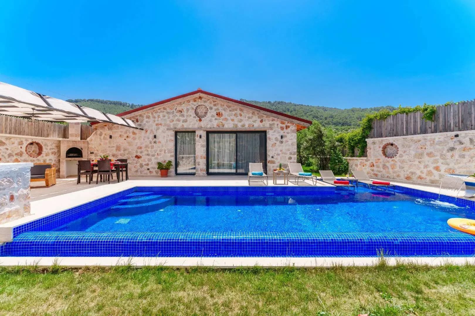 Kaş Sarıbelen'de Sakin Konumda, Özel Havuzlu, Çocuk Oyun Alanlı Villa görsel 1