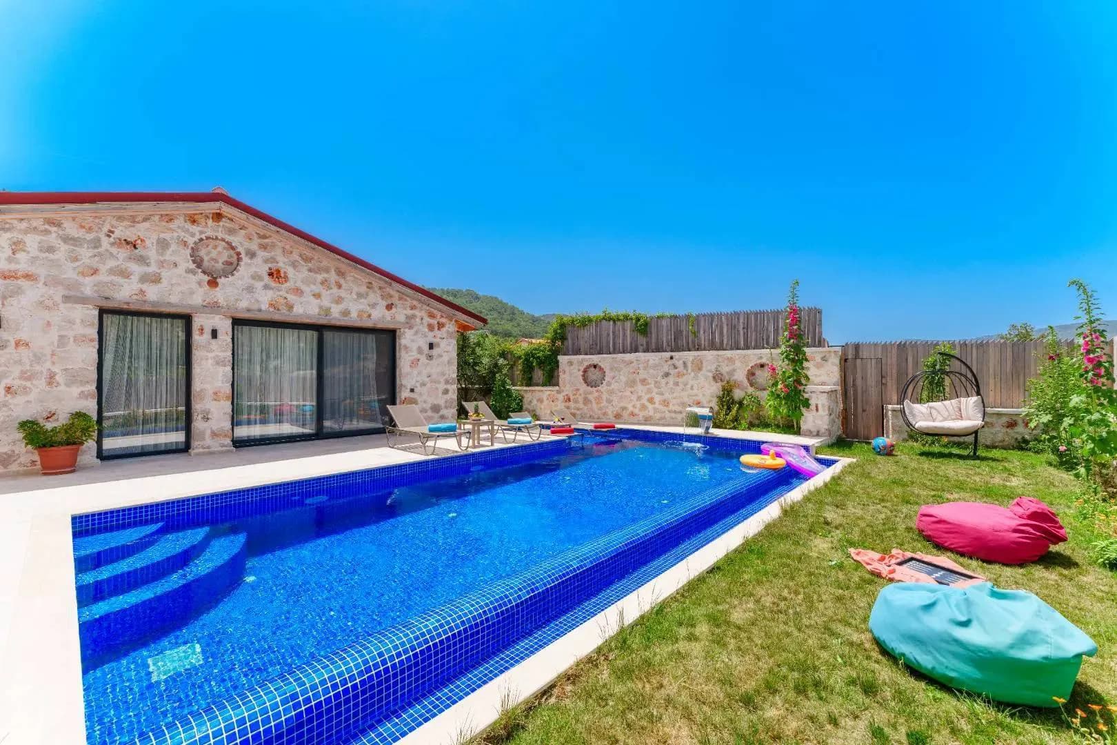 Kaş Sarıbelen'de Sakin Konumda, Özel Havuzlu, Çocuk Oyun Alanlı Villa görsel 2