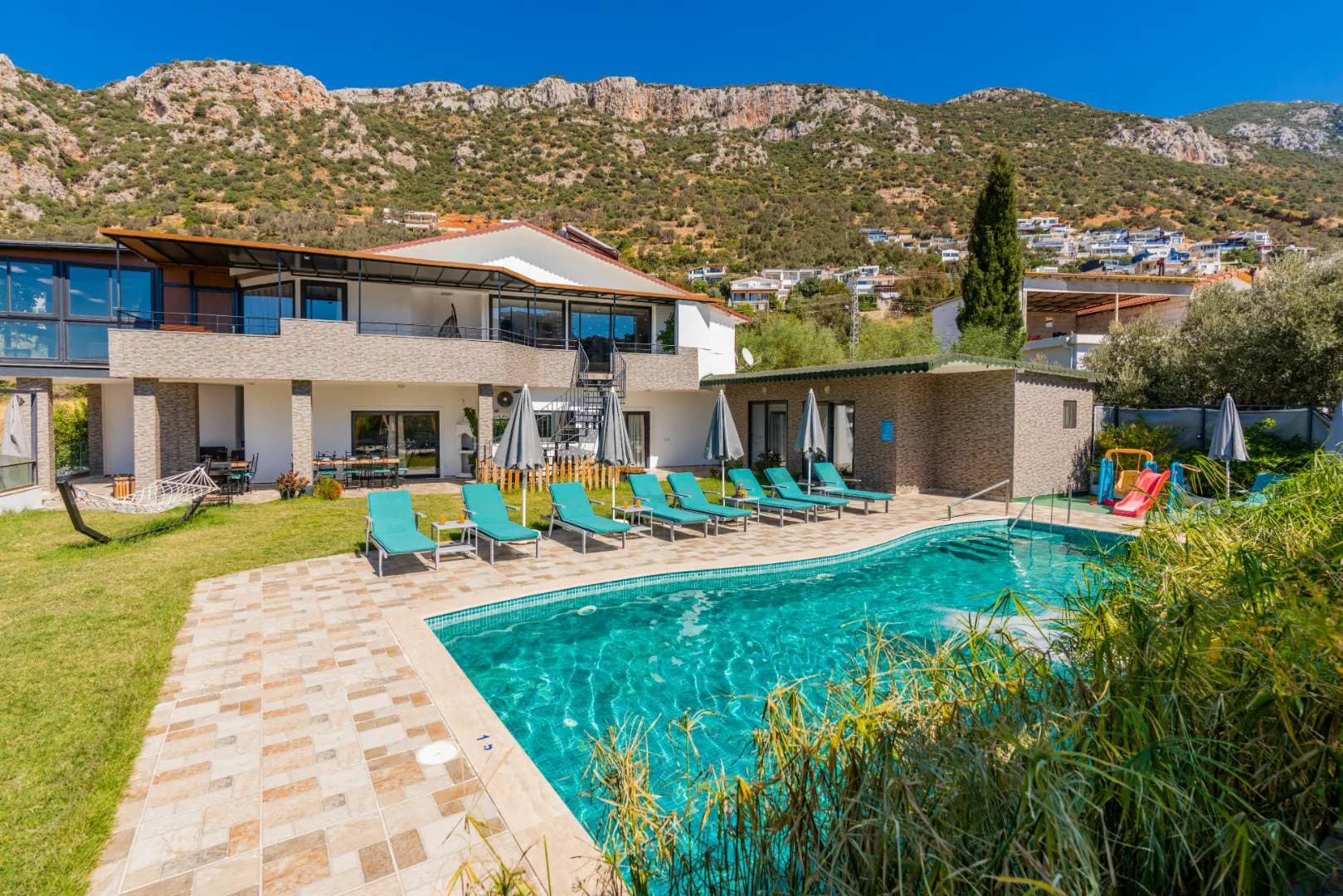 Kaş Bezirgan'da Manzaralı, Özel Havuz ve Olanaklı, Lüks Kiralık Villa görsel 1